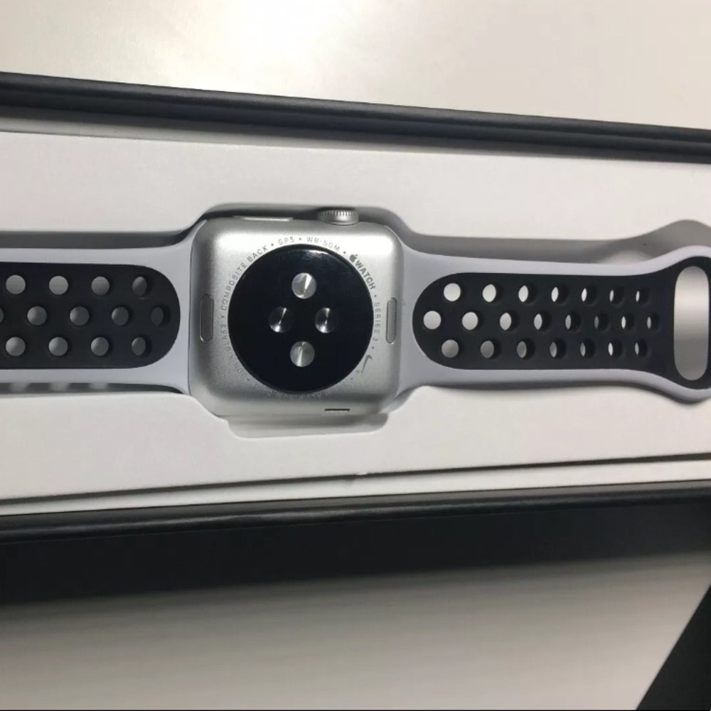 Apple Watch Series 3 Nike+ 38mm GPS ONLY - Picture 8 of 8
